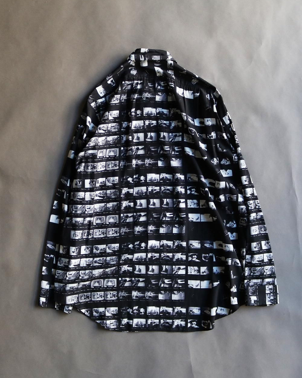 Graphic gather shirt <Film>