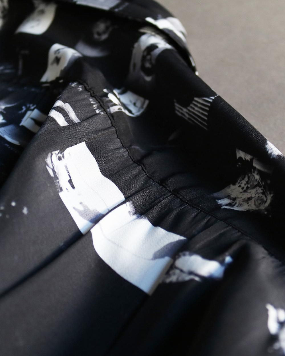 Graphic gather shirt <Film>