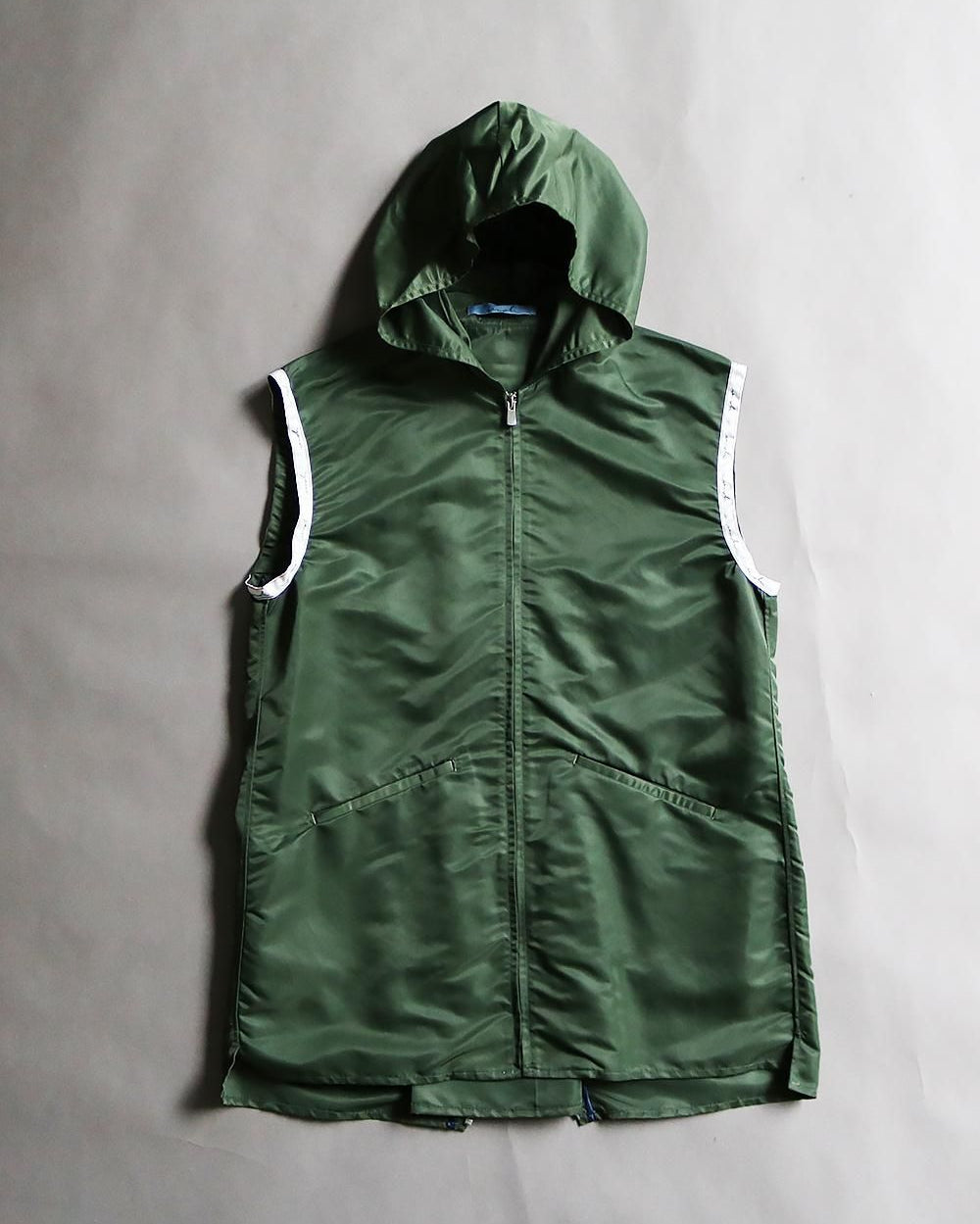 【LIMITED】Nylon gimmicking hooded vest