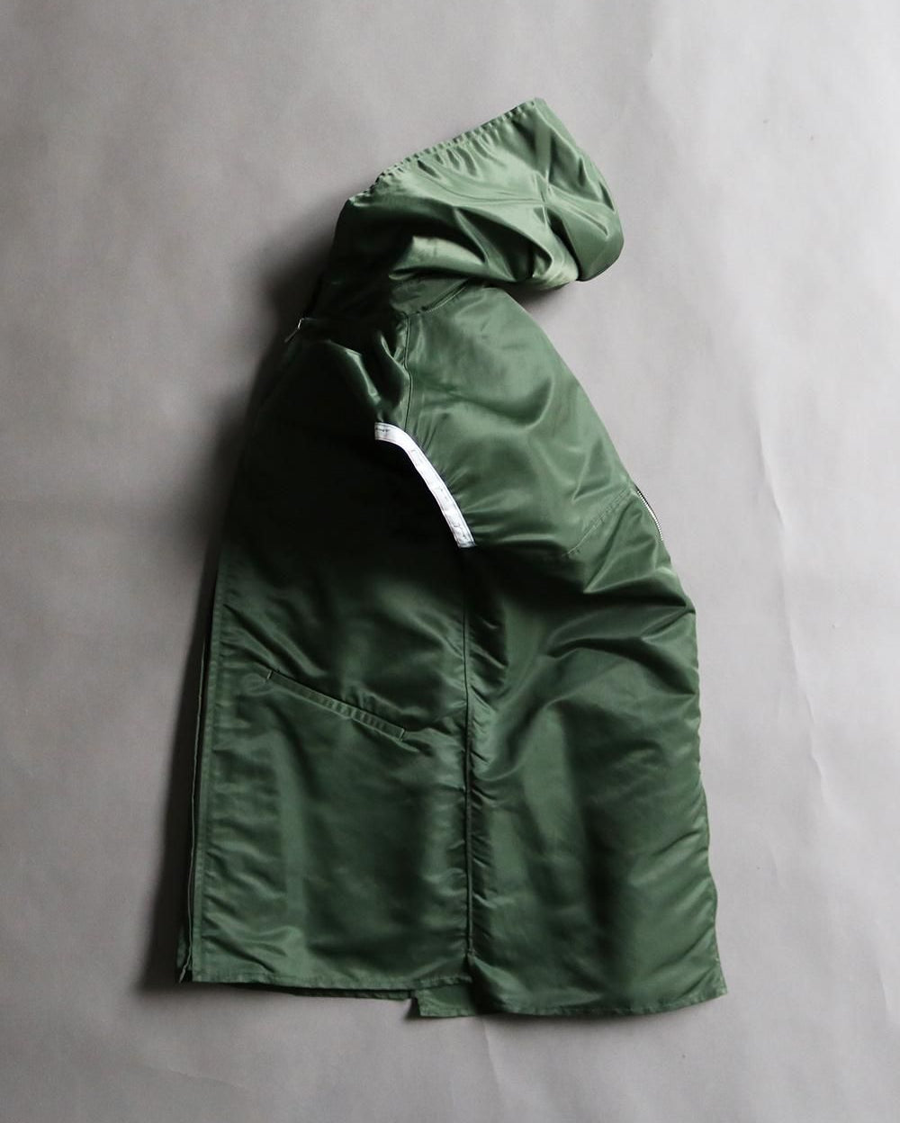 【LIMITED】Nylon gimmicking hooded vest