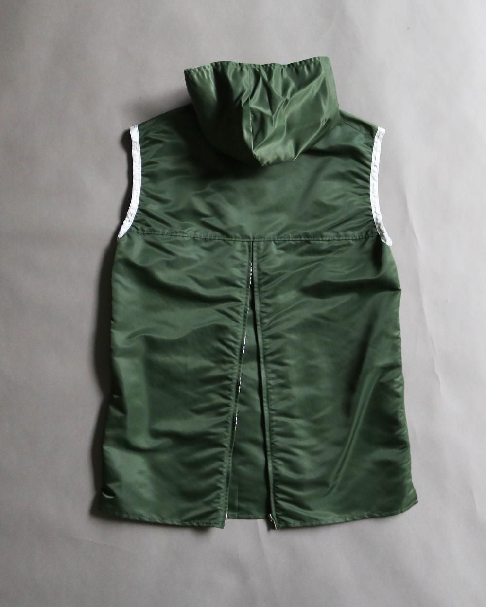 【LIMITED】Nylon gimmicking hooded vest