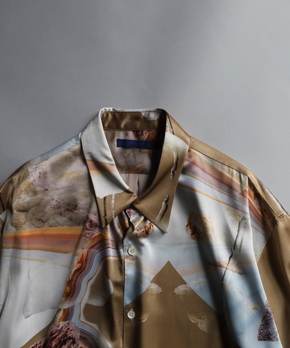 "MOTTY" Graphic Shirt - BEIGE